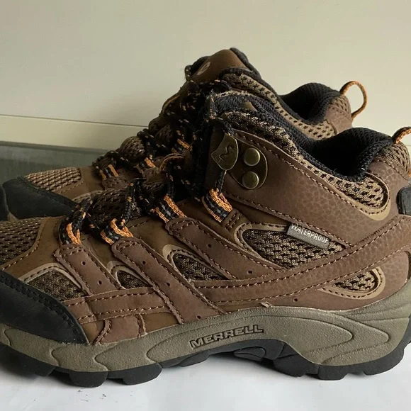 Merrell Boy's Moab 2 Mid Waterproof Boots Size 1 - Picture 2 of 10